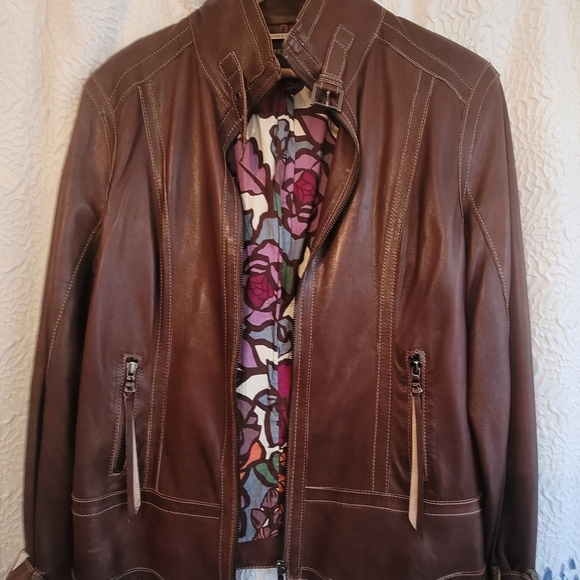 Andrew Marc chocolate brown leather jacket, with silver hardware. Size large - Picture 3 of 8